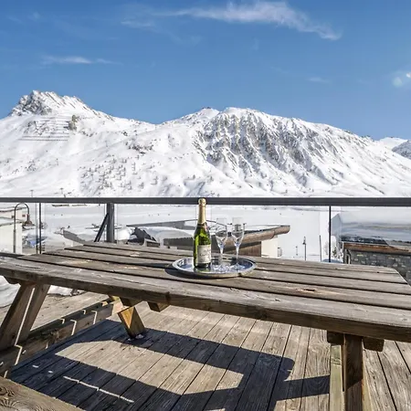 Arktic - Catered - Sleeps 14