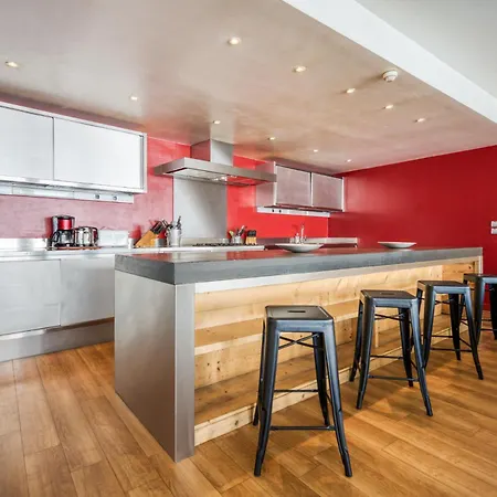 Arktic - Catered - Sleeps 14 Alpstuga