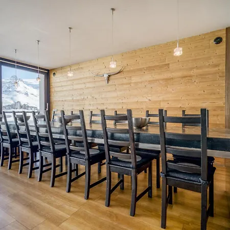 Arktic - Catered - Sleeps 14