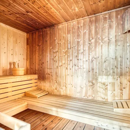 Arktic - Catered - Sleeps 14