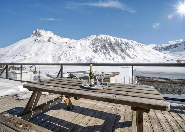 Arktic - Catered - Sleeps 14