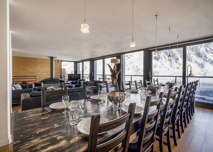 Arktic - Catered - Sleeps 14