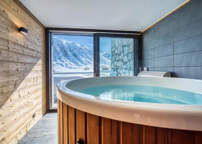 Arktic - Catered - Sleeps 14 *