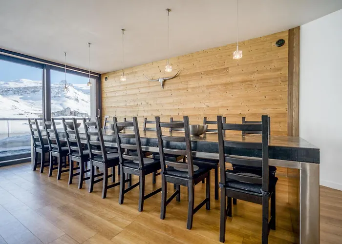 Arktic - Catered - Sleeps 14