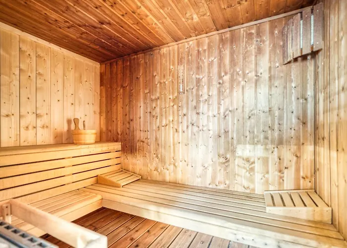 Arktic - Catered - Sleeps 14