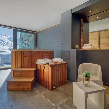 Arktic - Catered - Sleeps 14 Chalet