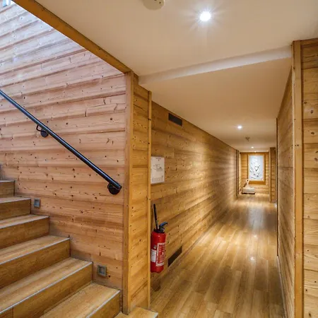Arktic - Catered - Sleeps 14 *