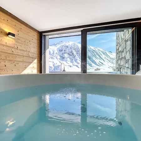 Chalet Arktic - Catered - Sleeps 14